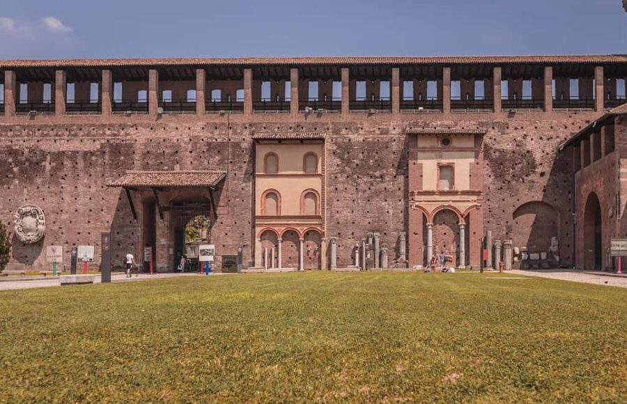 Milan: Guided Walking Tour & Last Supper Visit with Ticket - Piazza Mercanti and medieval Milan