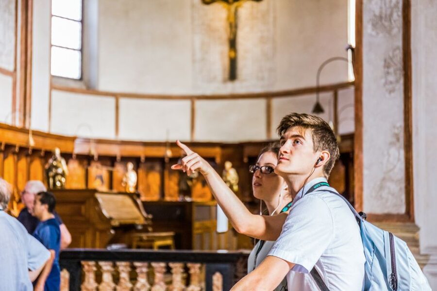Milan: Guided Walking Tour & Last Supper Visit with Ticket - Ending beneath the Duomo façade