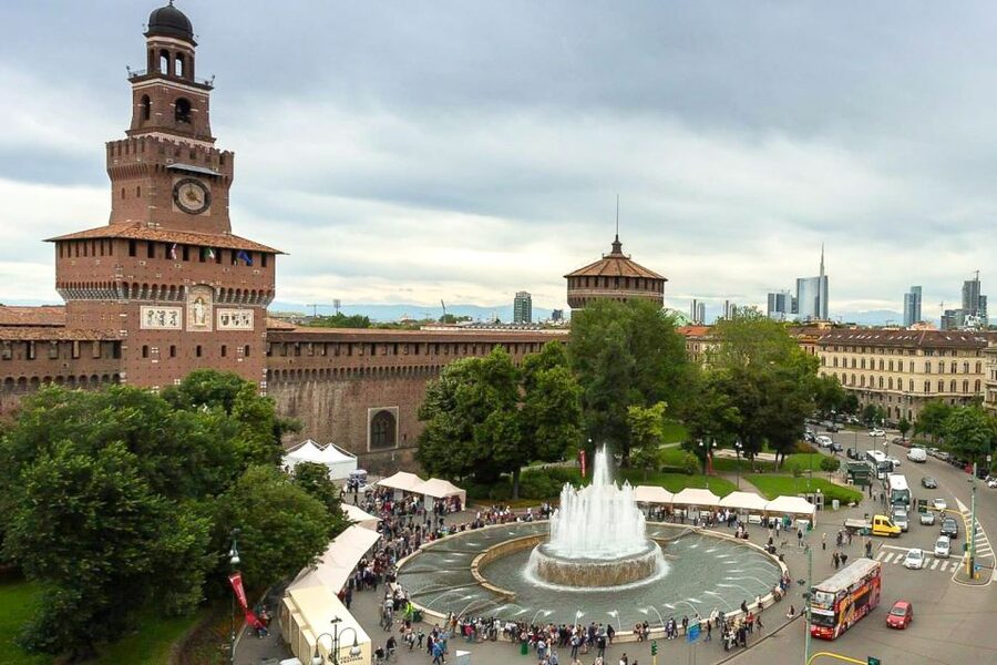 Milan: Guided Walking Tour with Duomo and the Last Supper - The walking, meeting point, and guide quality