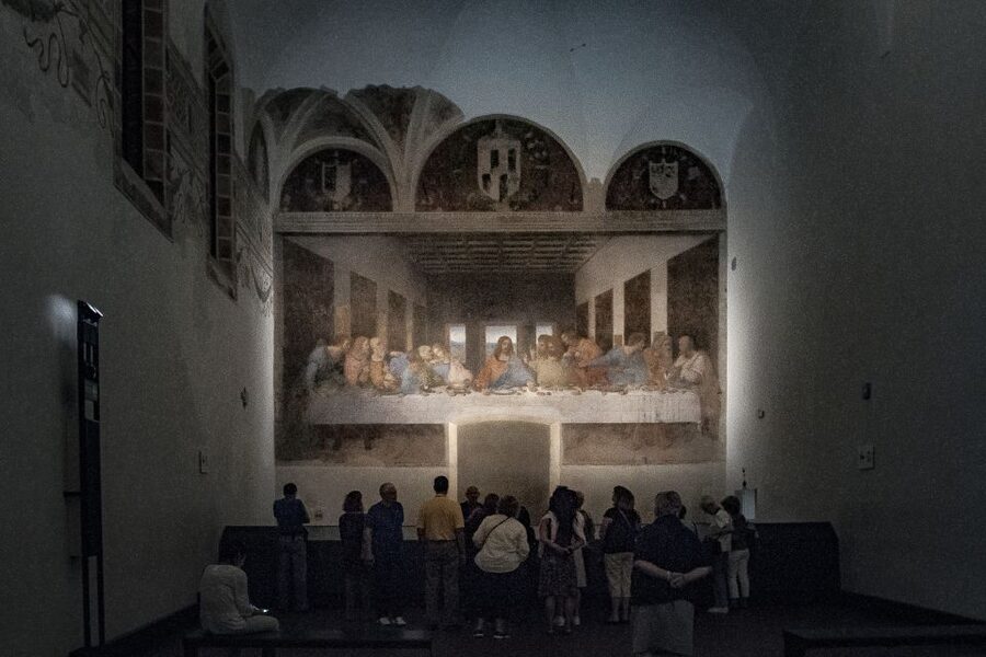 Milan: Guided Walking Tour with Last Supper Skip-the-Line - Piazza dei Mercanti, A Small Square With a Big Story