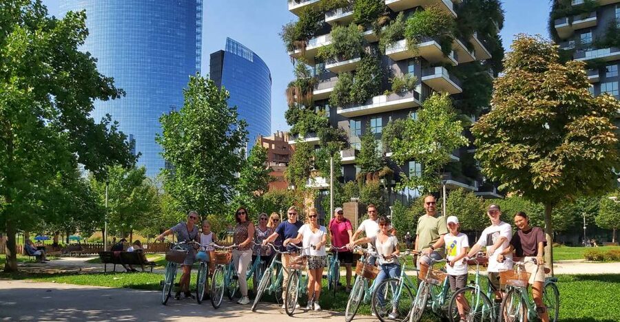 Milan: Highlights and Hidden Gems Guided Bike Tour - Why a bicycle is a smart way to see Milan
