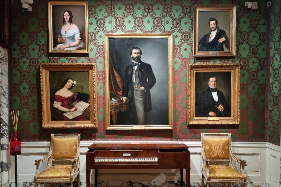 Milan: La Scala Theater and Museum Tour with Entry Tickets - What the one-hour format feels like