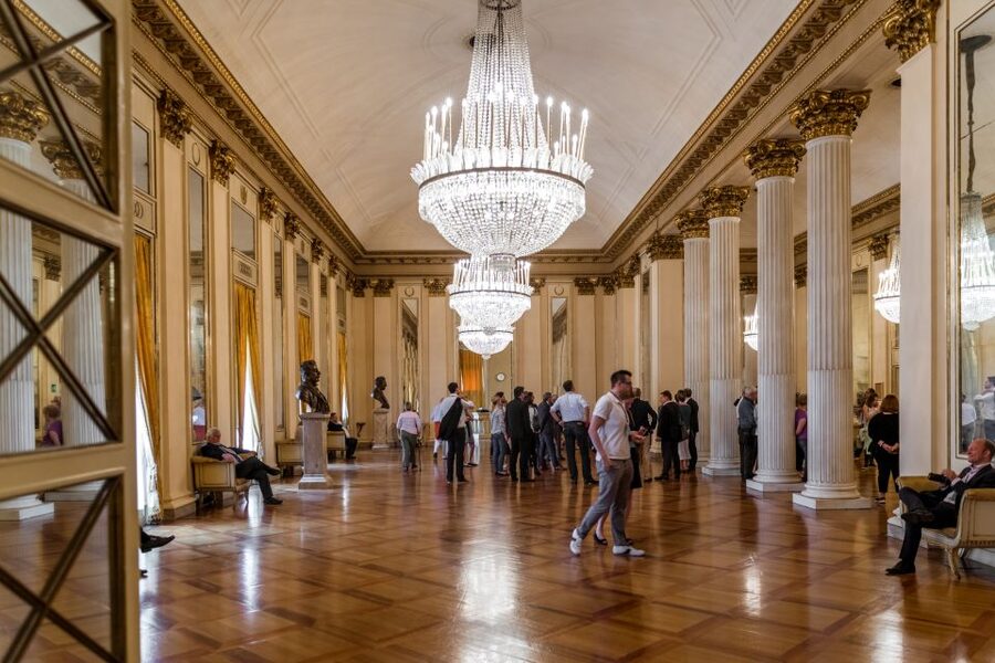 Milan: La Scala Theater & Museum Guided Experience - Group size and the pace of the hour