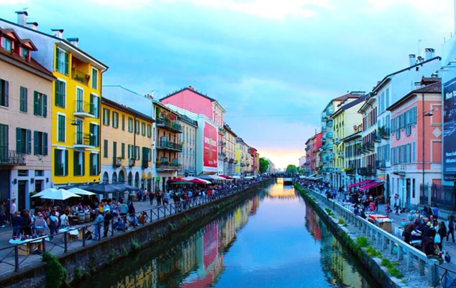 Milan: Navigli Canal Boat Cruise - Naviglio Grande and Milan’s ringhiera houses