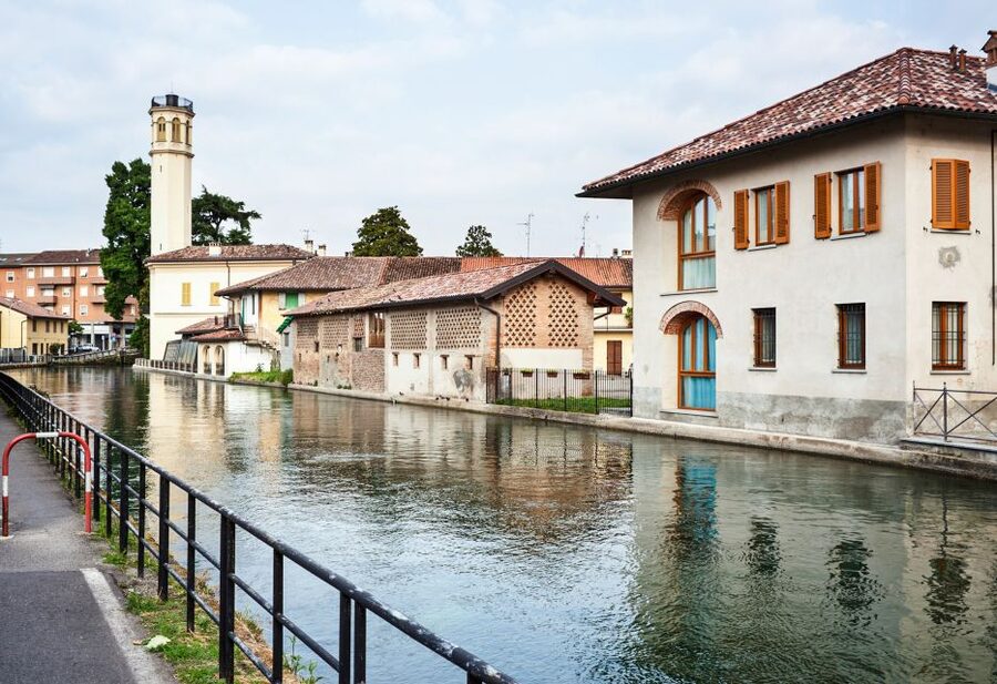 Milan: Navigli District Canal Boat Tour with Aperitivo - Darsena and Naviglio Pavese From the Water