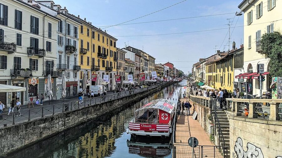 Milan: Navigli District Canal Boat Tour with Aperitivo - Should You Book the Navigli Aperitivo Boat?