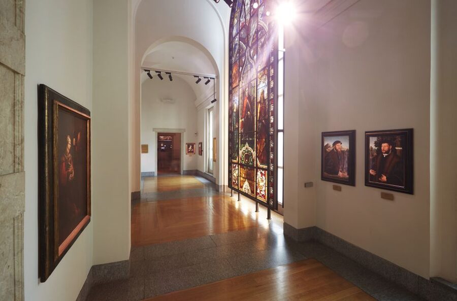 Milan: Pinacoteca Ambrosiana & da Vinci Codex Exhibition - Who should book the Ambrosiana