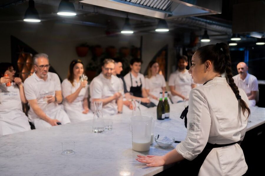 Milan: Pizza or Pasta and Gelato-Making Class with Wine - What to bring and what to expect