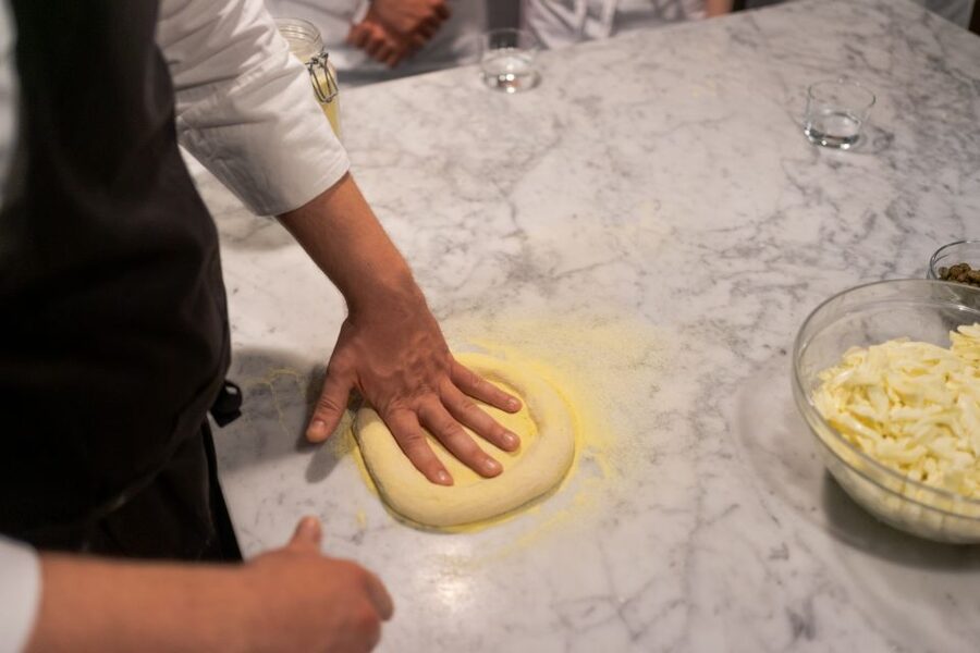 Milan: Pizza or Pasta and Gelato-Making Class with Wine - Choosing between pizza and pasta