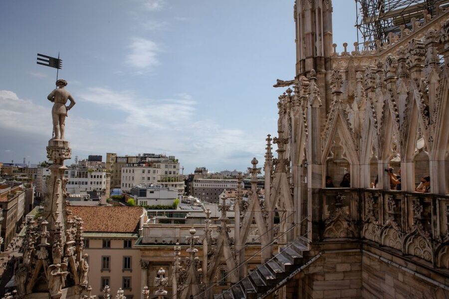 Milan: Priority Access Duomo and Rooftop Tour - Riding up, then walking down