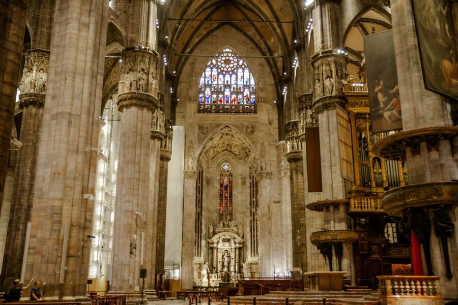 Milan: Priority Access Duomo and Rooftop Tour - Seeing the cathedral from inside