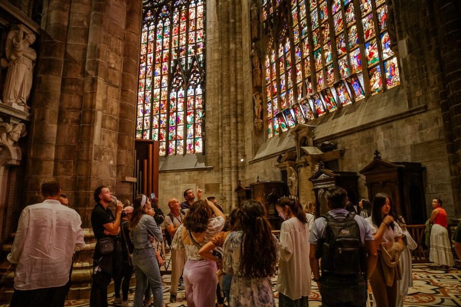 Milan: Priority Access Duomo and Rooftop Tour - The guides make the difference