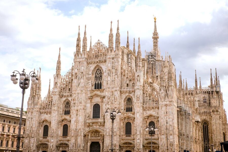 Milan: Priority Access Duomo and Rooftop Tour - Priority access and the meeting point