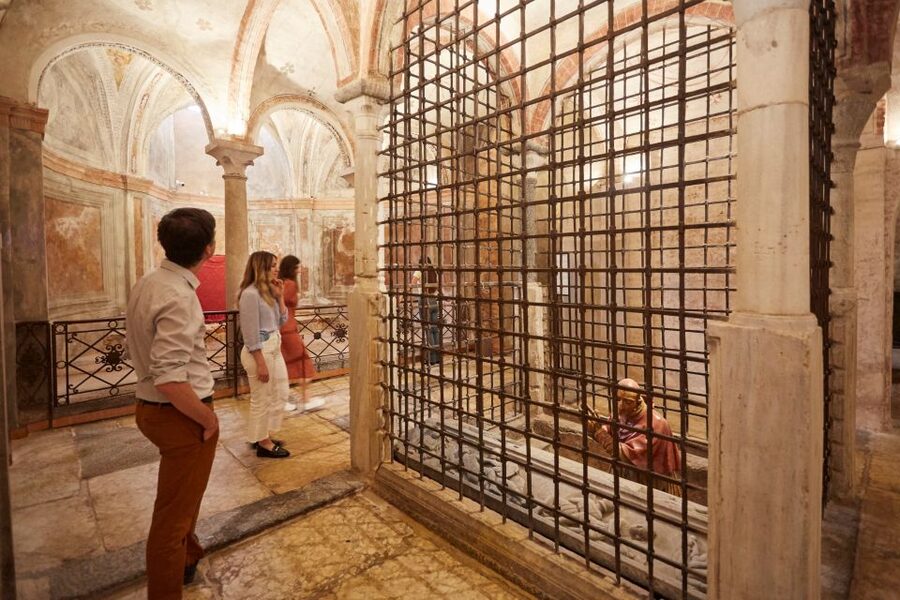 Milan: San Sepolcro Crypt Skip-the-Line Entry Ticket - Going below street level into the 1030 church