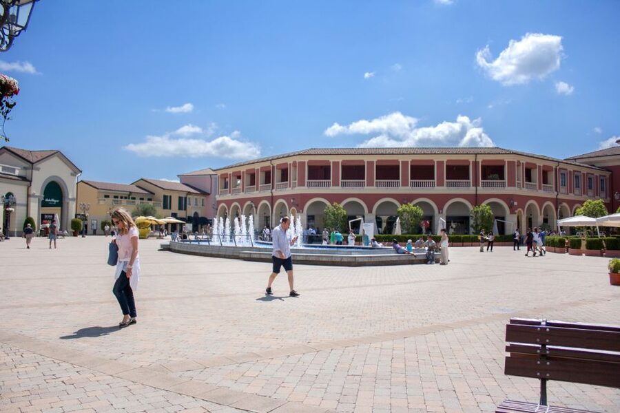 Milan: Serravalle Designer Outlet Roundtrip Bus Transfer - Final call: a practical day for serious shoppers