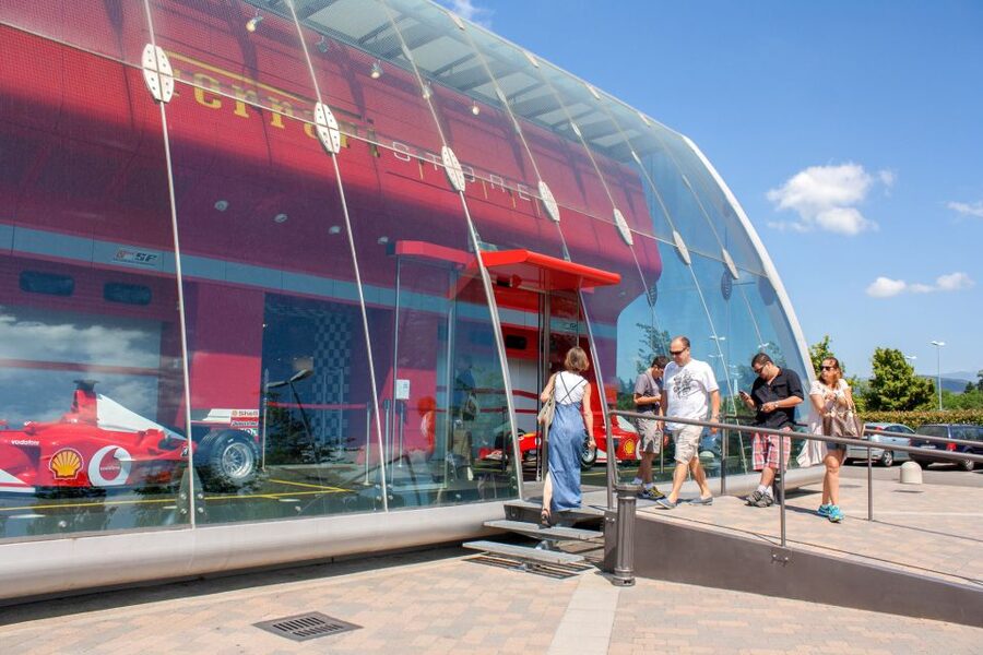Milan: Serravalle Designer Outlet Roundtrip Bus Transfer - The return trip requires attention