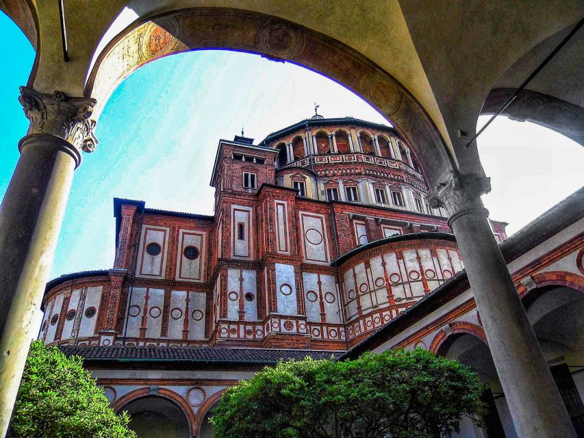 Milan: Skip-the-Line Guided Walk and "The Last Supper" - Via Dante and Milan’s fashion reputation