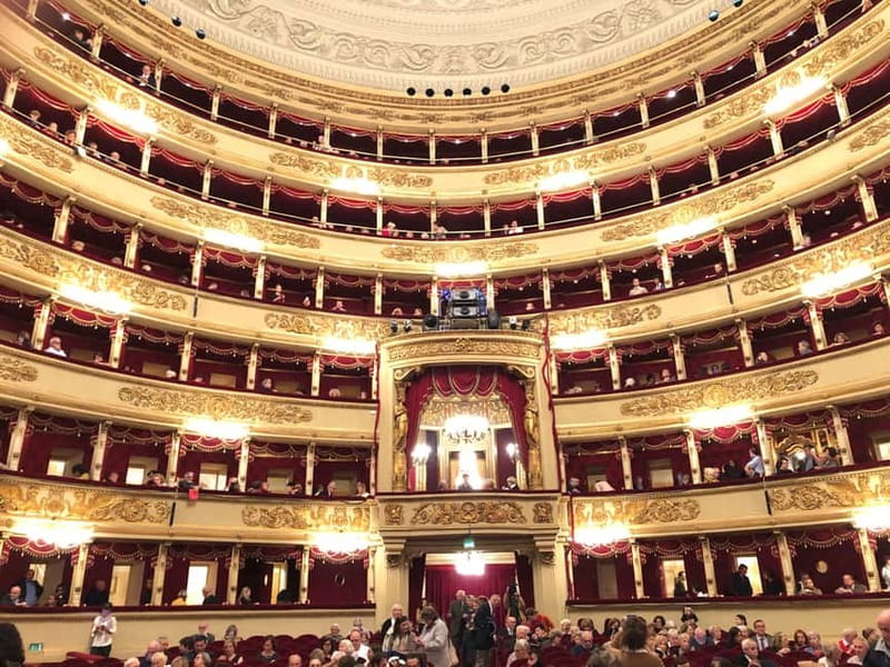 Milan: Skip-the-Line La Scala Museum Tour + Hop On Hop Off - Seeing the auditorium from a theatre box