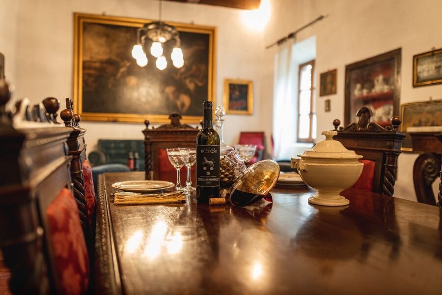 Montalcino: Brunello Wine Tasting & Lunch in a Tuscan Castle - A medieval castle instead of a standard tasting room