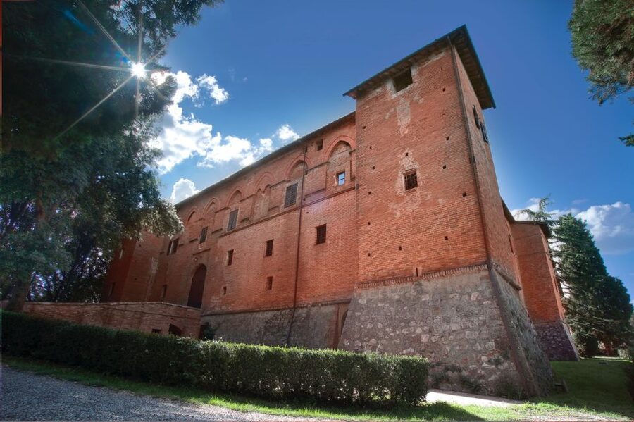 Montalcino: Brunello Wine Tasting & Lunch in a Tuscan Castle - A three-course Tuscan lunch that makes the price work