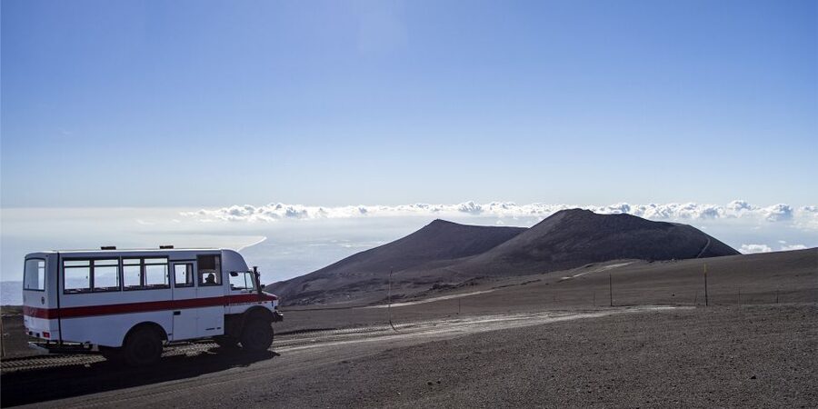 Mount Etna: Roundtrip Cable Car and 4x4 Bus Ticket - Simple ways to make the morning better