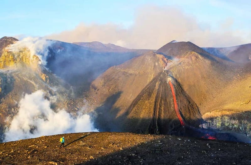 Mount Etna: Trek to 3000m with cable car and jeep - 4x4 ride toward Torre del Filosofo
