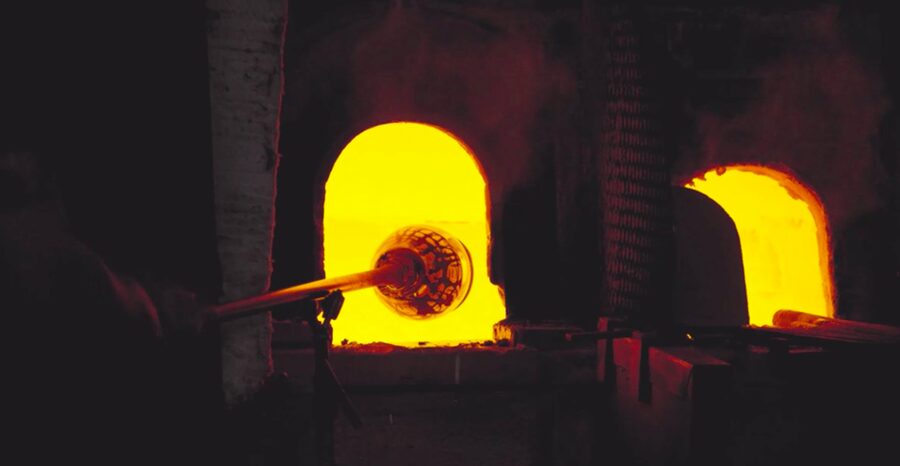 Murano: Glass Blowing Demonstration and Artistic Glass Gift - A historic factory with a working atmosphere