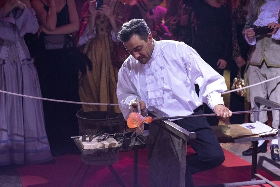 Murano: Glass Blowing Demonstration with Optional Drinks - A 25-minute sequence with plenty to watch