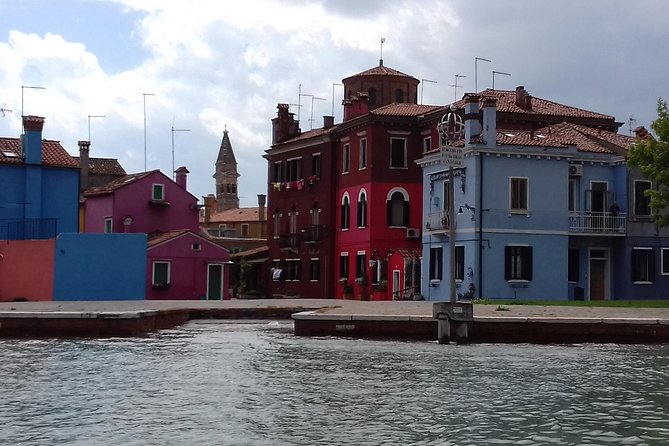 Murano Glass Experience With a Visit to a Burano Lace Island - The guides can turn a scheduled stop into a local story