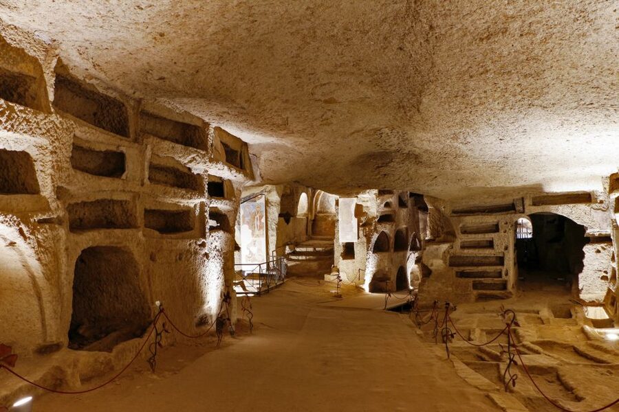 Naples: Catacombs of San Gennaro Entry Ticket & Guided Tour - Entering the Catacombs of San Gennaro