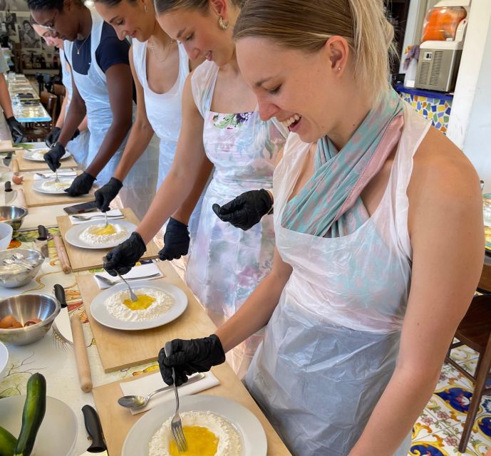 Naples: Pasta Cooking Class with Tiramisù and a Drink - Should you book it?