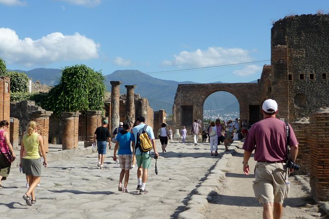 Naples: Pompeii & Mt Vesuvius All-Inclusive Small Group w/ Lunch - Lunch between the two major sights