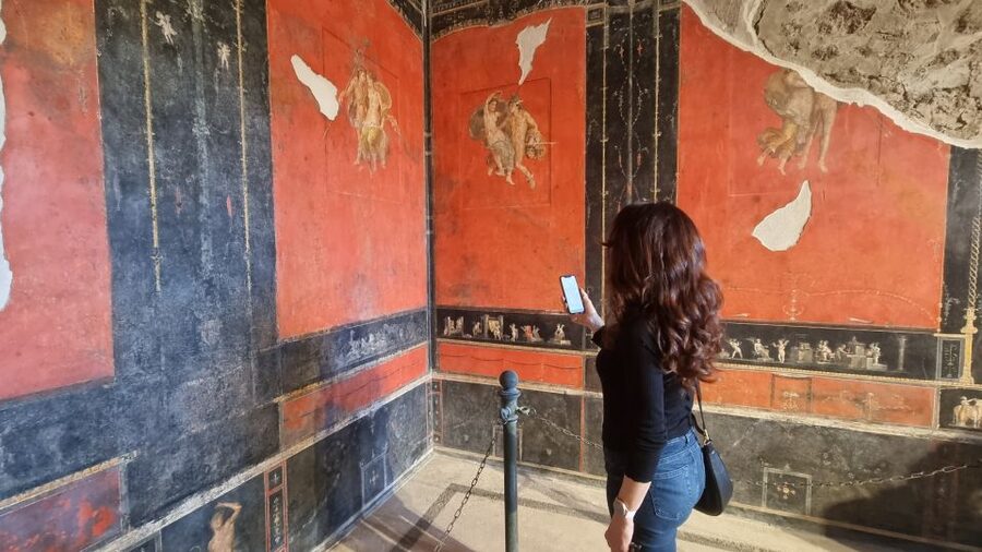 Naples: Pompeii Self Guided Audio Tour - House of the Vettii and the best-preserved interiors