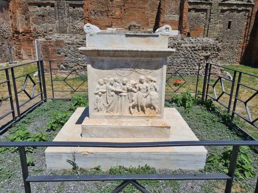 Naples: Pompeii Self Guided Audio Tour - Frescoes, mosaics, and the value of the map