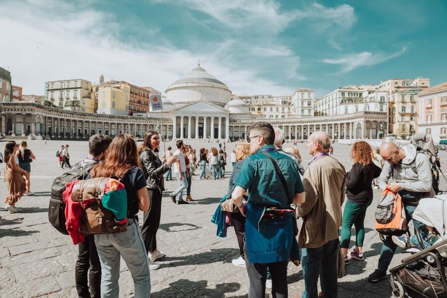 Naples: Royal Palace and Monumental Area Small Group Tour - From Santa Lucia to the Bay of Naples