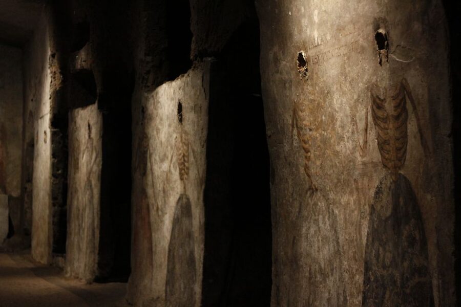 Naples: San Gaudioso Catacombs Guided Tour - The free San Gennaro visit changes the value