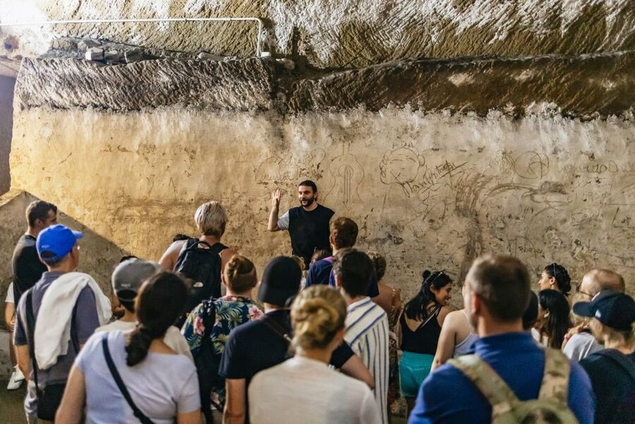 Naples: Spanish Quarters Underground Guided Tour - Ancient tunnels and the Neapolitan Aqueduct
