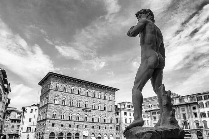 Palazzo Vecchio guided experience with entrance ticket - The Salone dei Cinquecento and its painted message