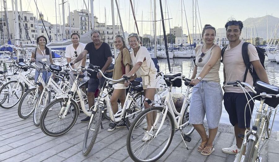 Palermo: Guided Bike Tour with Street Food Tasting - The guide makes the difference