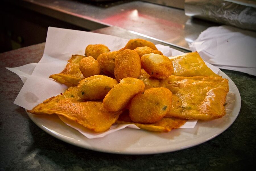 Palermo: Small Group Night Street Food Tour - Vucciria’s Fried Classics and Everyday Snacks