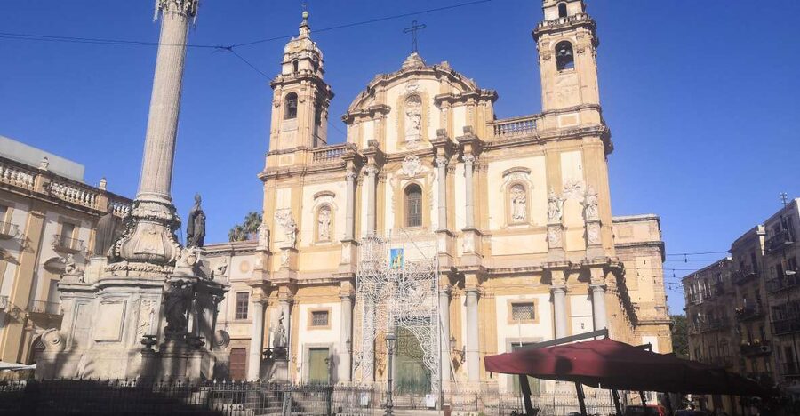 Palermo: Street Food Walking Tour at Sunset - The first tastes: granita, sfincione, and fried snacks