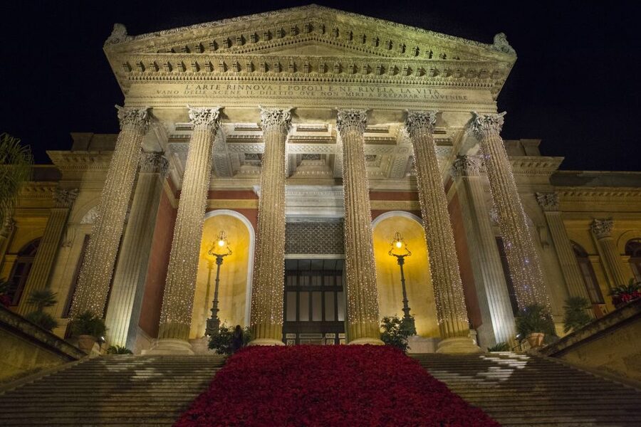 Palermo: Teatro Massimo Opera House Guided Tour - Inside the gold, wood, velvet, and glass auditorium