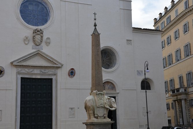 Pantheon Elite Guided Tour - Rome's Iconic Ancient Temple - The exterior explanation and the shape of the temple