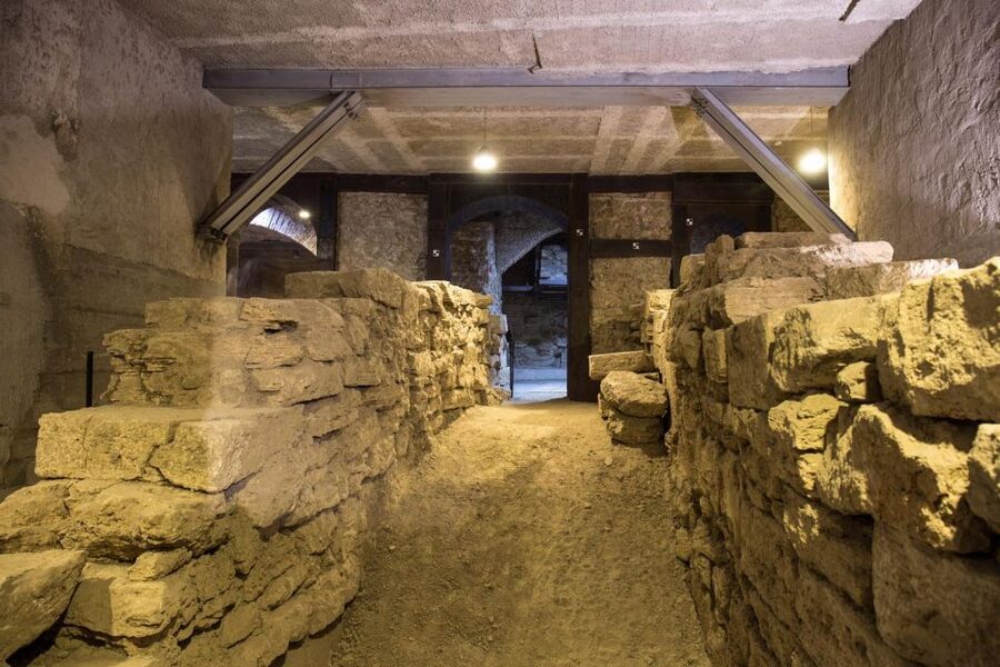 Perugia: Entry Ticket and Guided Tour of Perugia Underground - Etruscan construction below the modern city