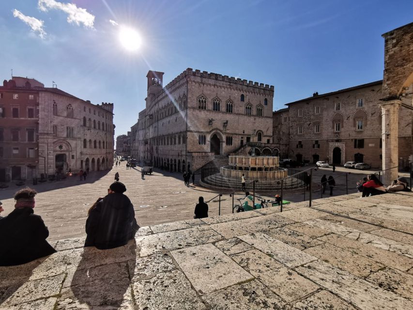 Perugia: Old Town Walking Tour, Piazza IV Novembre - Perugia’s hilltop views reach toward Assisi