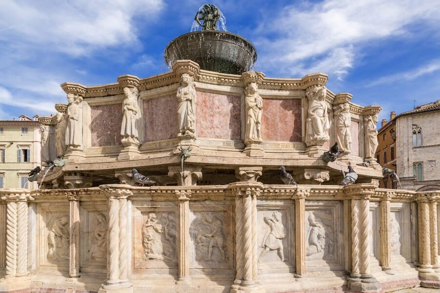 Perugia: Old Town Walking Tour, Piazza IV Novembre - Rocca Paolina takes the tour underground