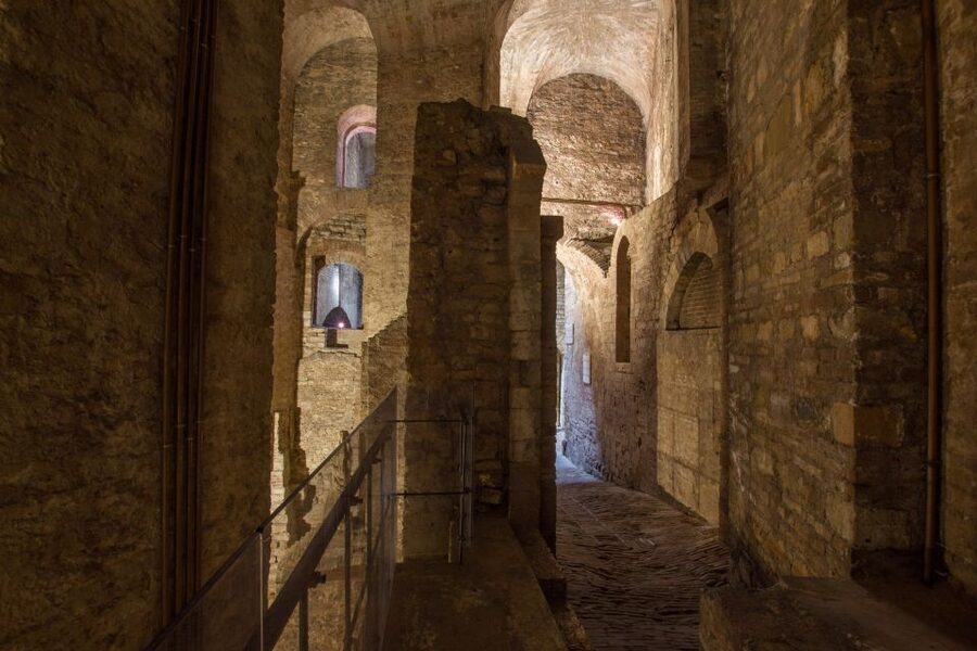Perugia: Old Town Walking Tour, Piazza IV Novembre - From Etruscan foundations to Roman and papal Perugia