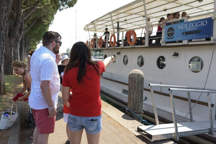 Peschiera: Half-Day Lake Garda Cruise with Lunch - Seeing Lake Garda from Peschiera