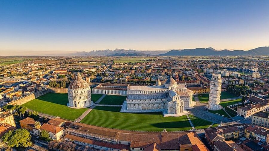 Pisa: Guided Tour with Optional Tower Tickets - What the guides add to the experience