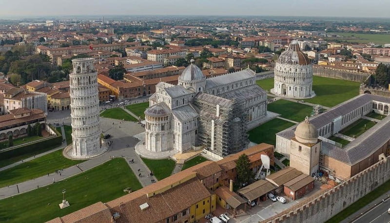 Pisa Leaning Tower & Cathedral Official Ticket - Meeting the tower in Piazza del Duomo